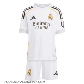 Real Madrid Vinicius Junior #7 Hjemmebanetrøje Børn 2025-26 Kortærmet (+ Korte bukser)